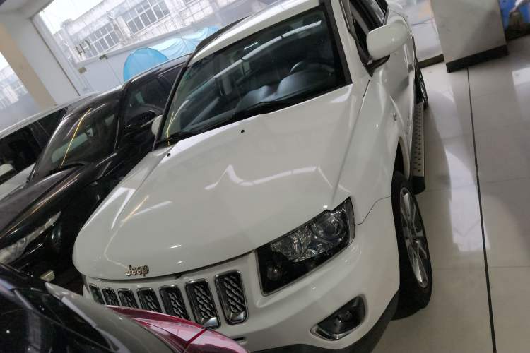 Used Jeep Compass 2015 2.0L Two-Wheel Drive Luxury Edition Front