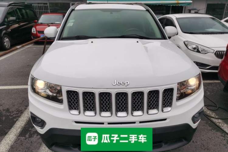 Used Jeep Compass 2015 2.0L Two-Wheel Drive Luxury Edition Front