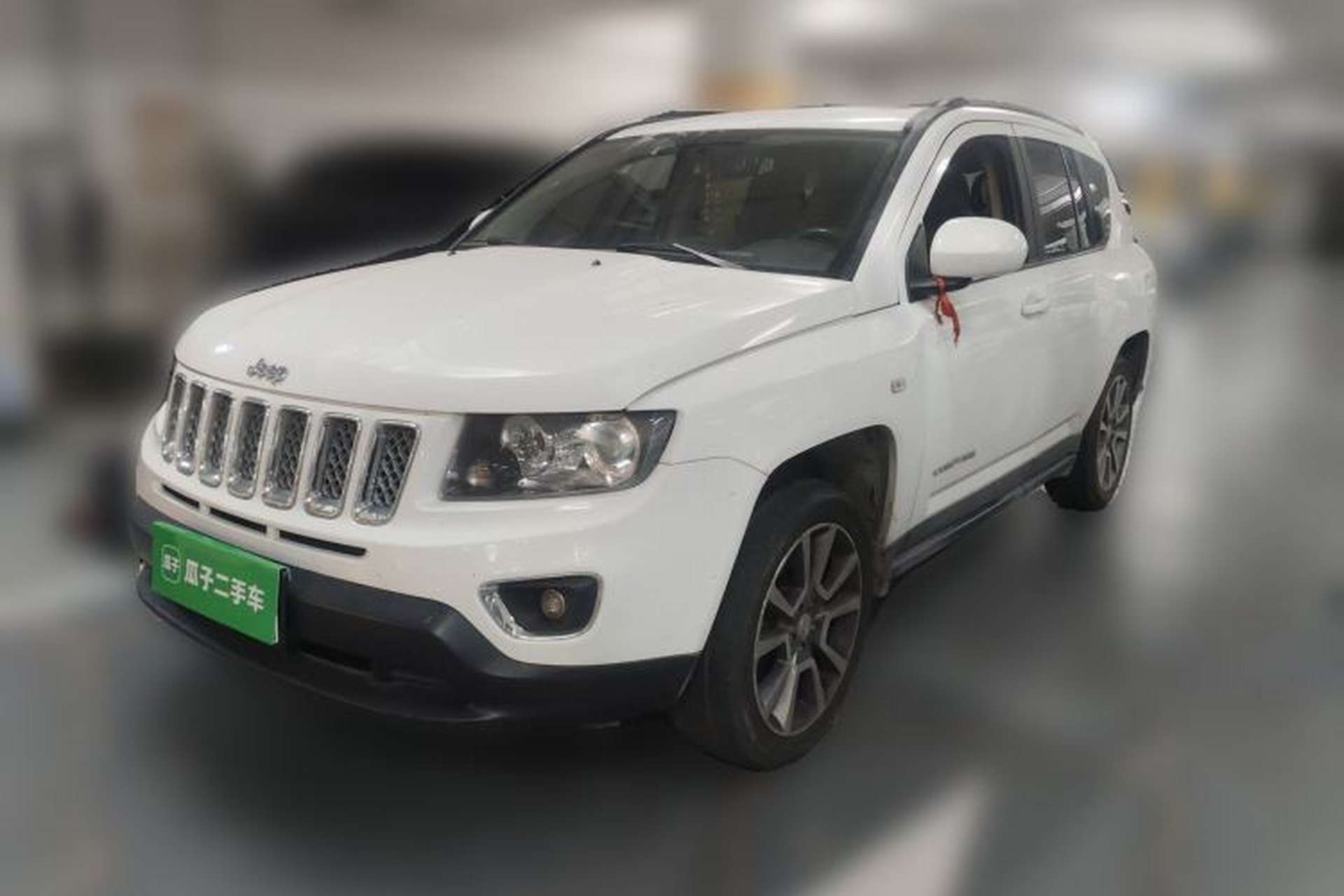 Used Jeep Compass 2015 2.0L Two-Wheel Drive Luxury Edition Front Left 45 Deg