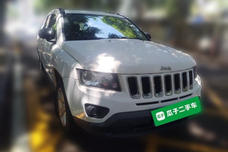 Used Jeep Compass 2015 2.0L two-wheel drive sport version Front Right 45 Deg