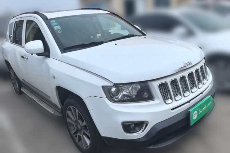 Used Jeep Compass 2015 2.0L Two-Wheel Drive Luxury Edition Front Right 45 Deg