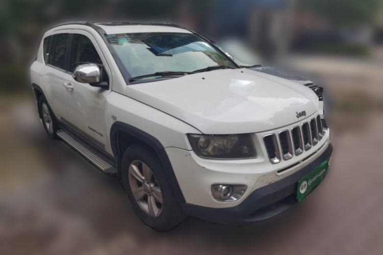 Used Jeep Compass 2015 2.0L two-wheel drive sport version Front Right 45 Deg