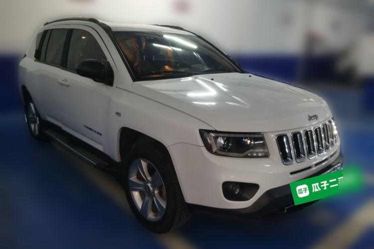 Used Jeep Compass 2015 2.0L two-wheel drive sport version Front Right 45 Deg