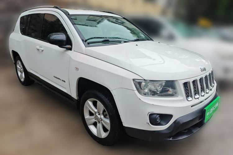 Used Jeep Compass 2015 2.0L two-wheel drive sport version Front Right 45 Deg