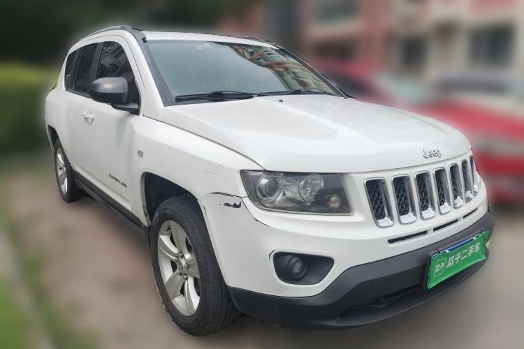 Used Jeep Compass 2015 2.0L two-wheel drive sport version Front Right 45 Deg