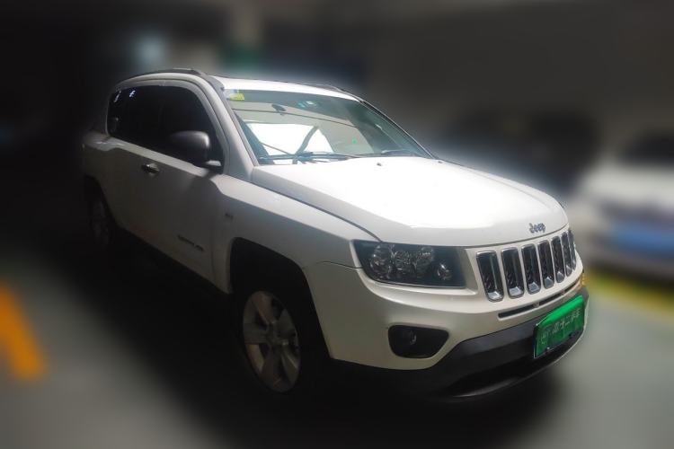 Used Jeep Compass 2015 2.0L two-wheel drive sport version Front Right 45 Deg
