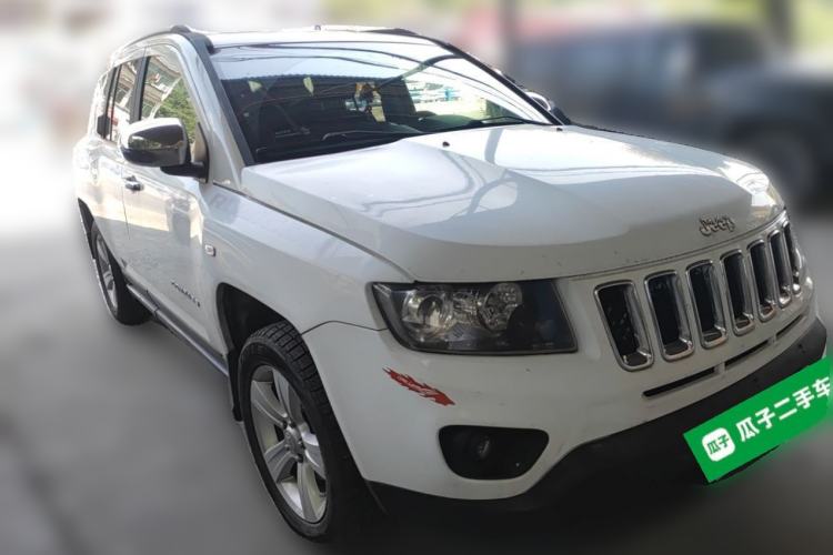 Used Jeep Compass 2015 2.0L two-wheel drive sport version Front Right 45 Deg