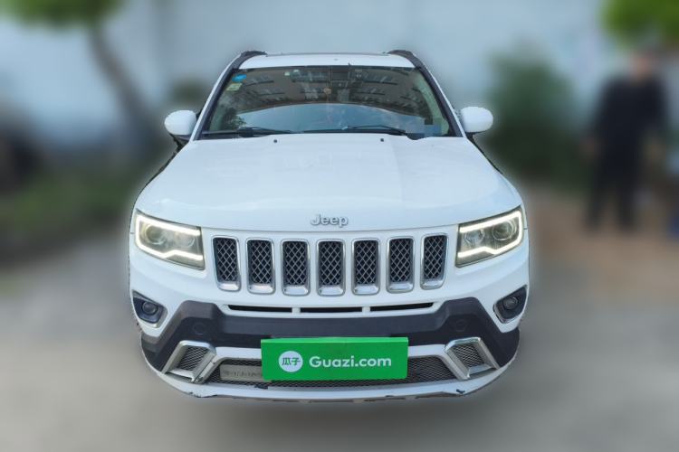 Used Jeep Compass 2015 2.0L Two-Wheel Drive Luxury Edition Front