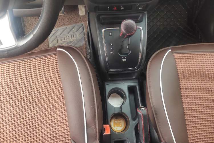 Used Jeep Compass 2015 2.0L two-wheel drive sport version Gear Lever