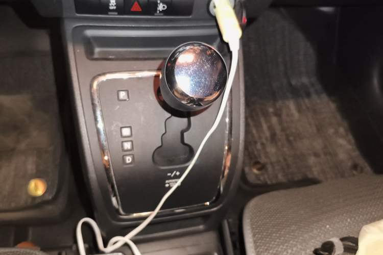Used Jeep Compass 2015 2.0L two-wheel drive sport version Gear Lever