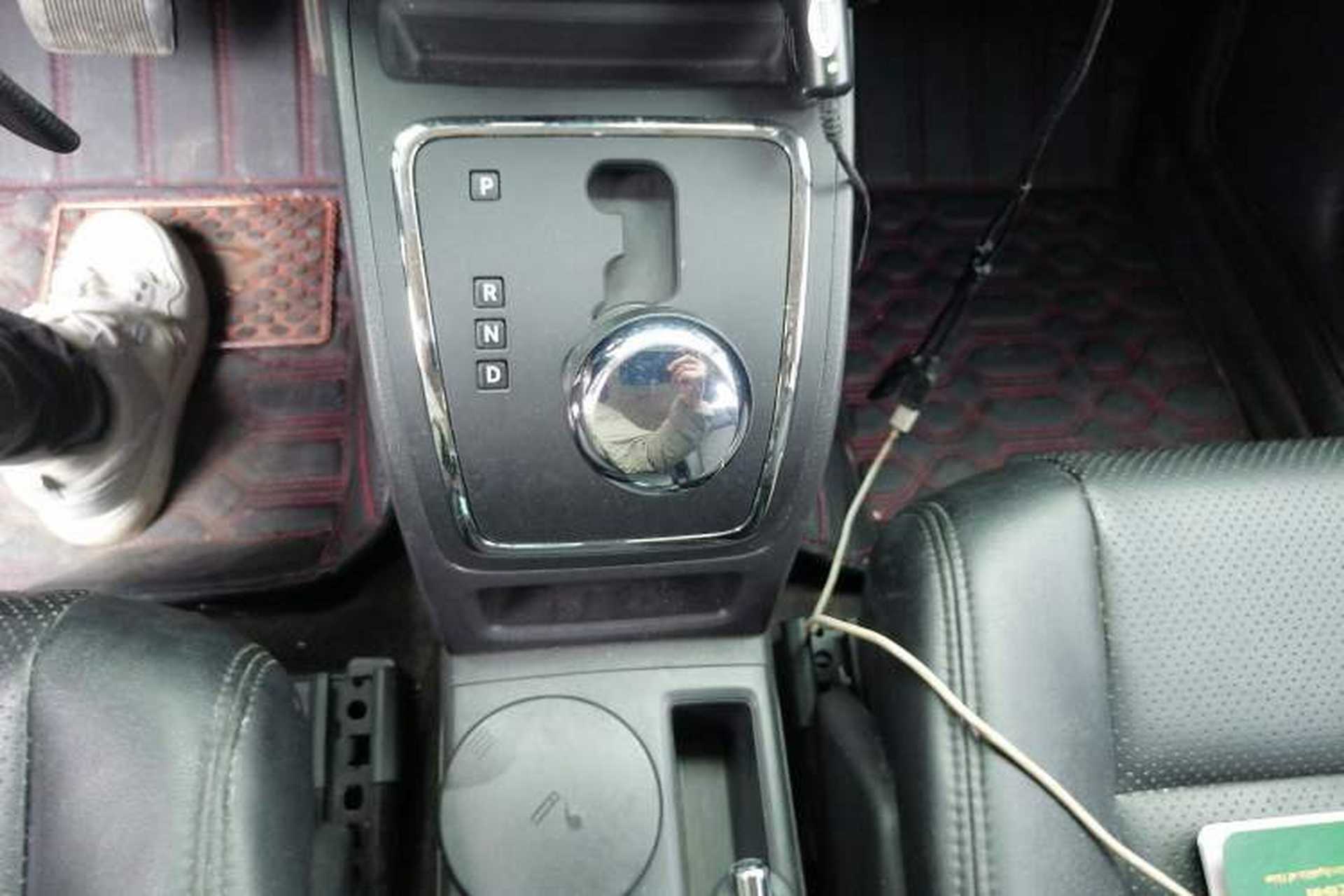 Used Jeep Compass 2015 2.0L two-wheel drive sport version Gear Lever