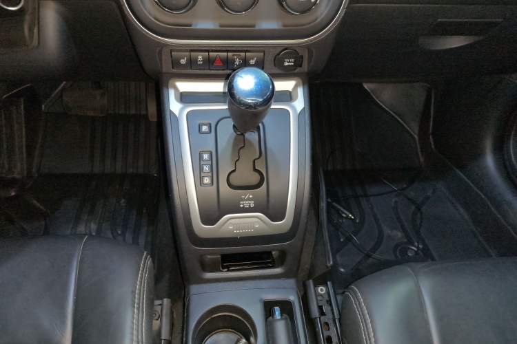 Used Jeep Compass 2015 2.0L Two-Wheel Drive Luxury Edition Gear Lever