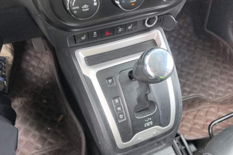 Used Jeep Compass 2015 2.0L Two-Wheel Drive Luxury Edition Gear Lever