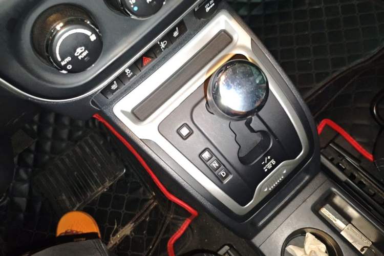 Used Jeep Compass 2015 2.0L Two-Wheel Drive Luxury Edition Gear Lever