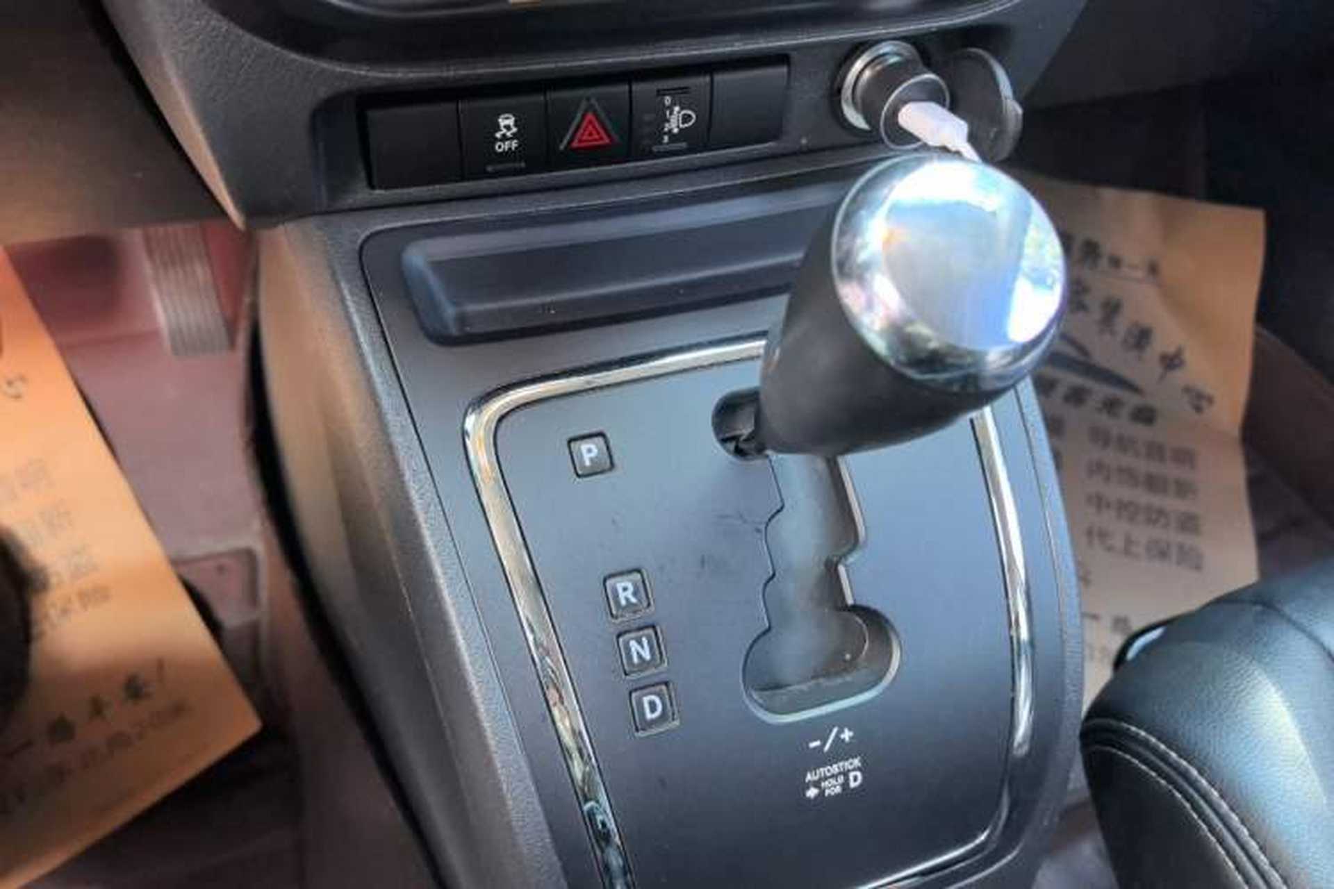 Used Jeep Compass 2015 2.0L two-wheel drive sport version Gear Lever