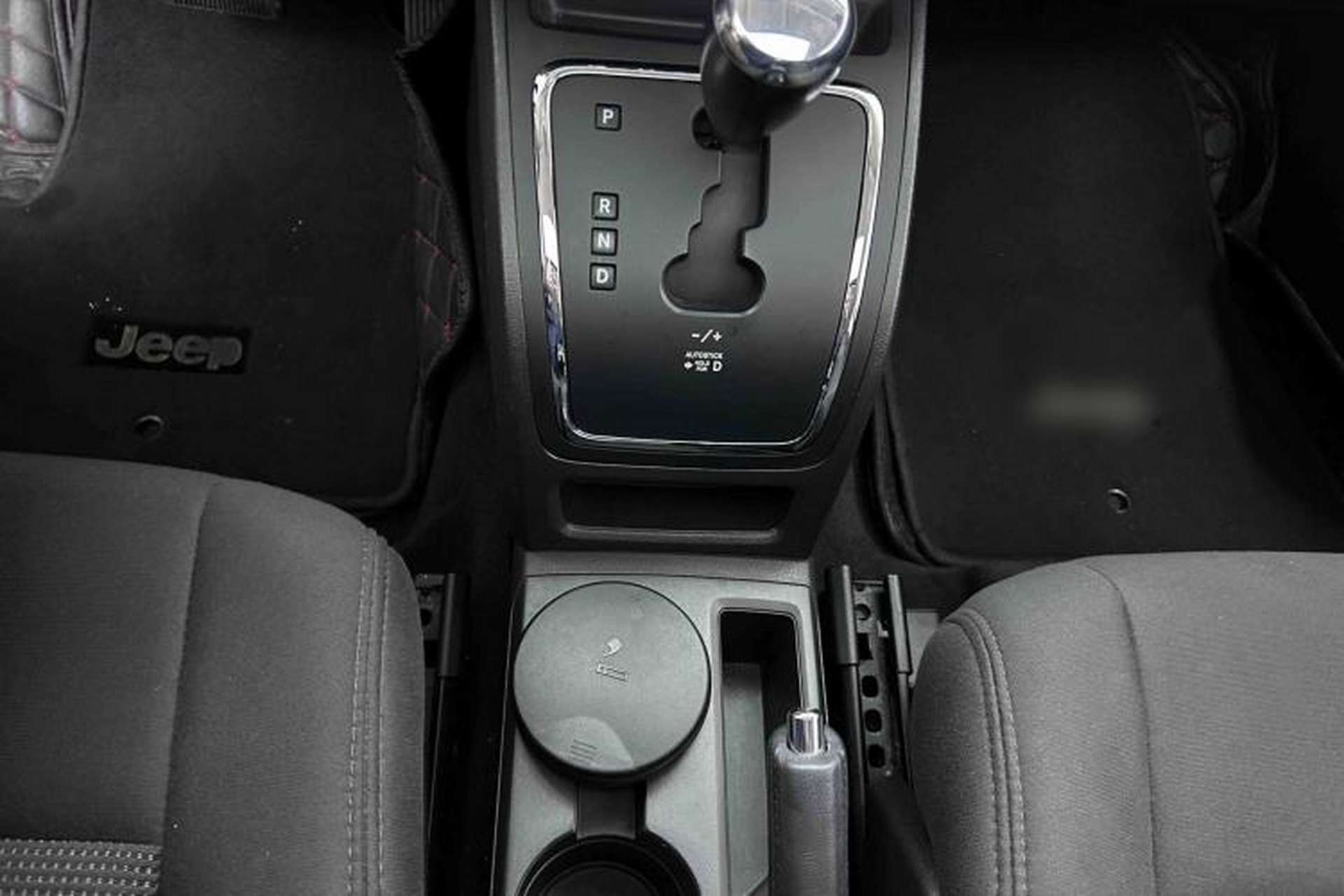 Used Jeep Compass 2015 2.0L two-wheel drive sport version Gear Lever