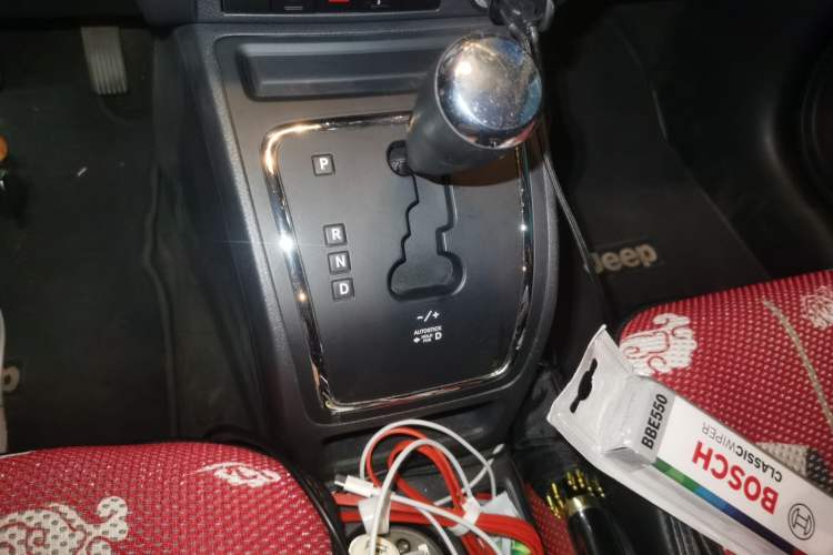Used Jeep Compass 2015 2.0L two-wheel drive sport version Gear Lever