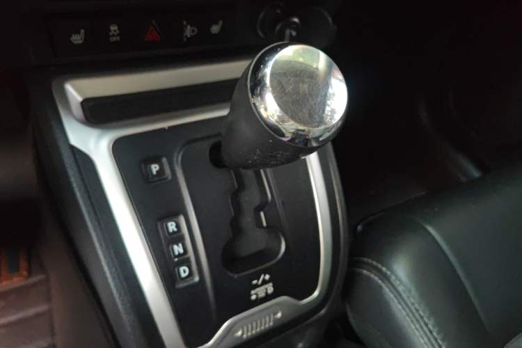 Used Jeep Compass 2015 2.0L Two-Wheel Drive Luxury Edition Gear Lever