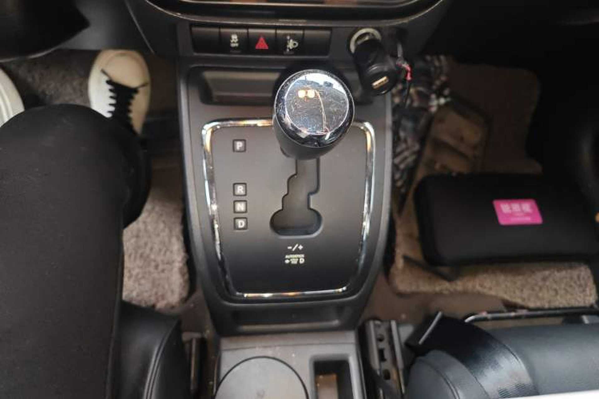 Used Jeep Compass 2015 2.0L two-wheel drive sport version Gear Lever