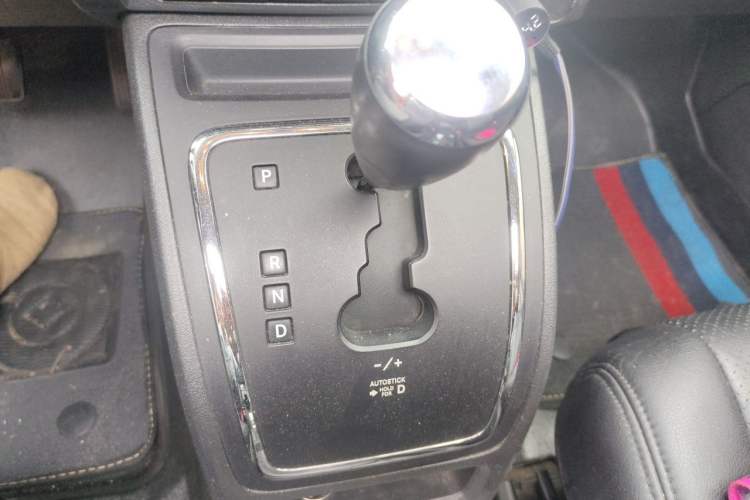 Used Jeep Compass 2015 2.0L two-wheel drive sport version Gear Lever