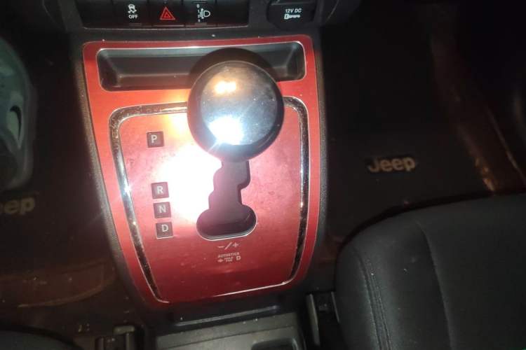 Used Jeep Compass 2015 2.0L two-wheel drive sport version Gear Lever