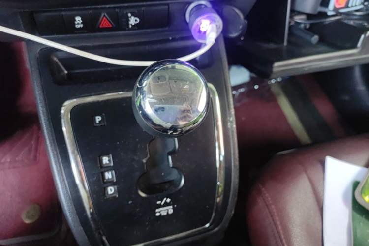 Used Jeep Compass 2015 2.0L two-wheel drive sport version Gear Lever