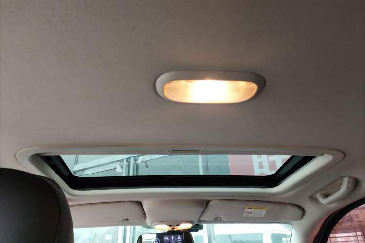 Used Jeep Compass 2015 2.0L two-wheel drive sport version Headliner