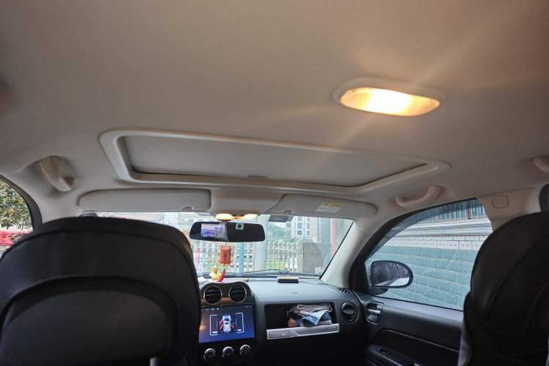 Used Jeep Compass 2015 2.0L two-wheel drive sport version Headliner