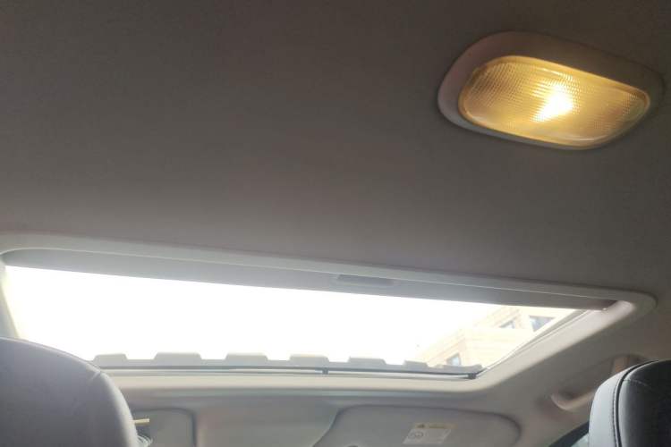 Used Jeep Compass 2015 2.0L two-wheel drive sport version Headliner