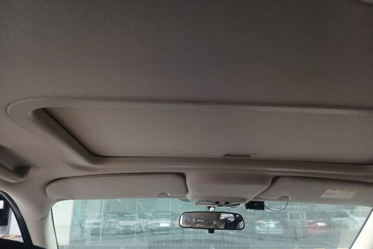 Used Jeep Compass 2015 2.0L two-wheel drive sport version Headliner