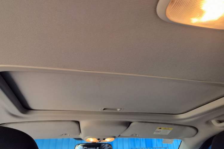 Used Jeep Compass 2015 2.0L two-wheel drive sport version Headliner
