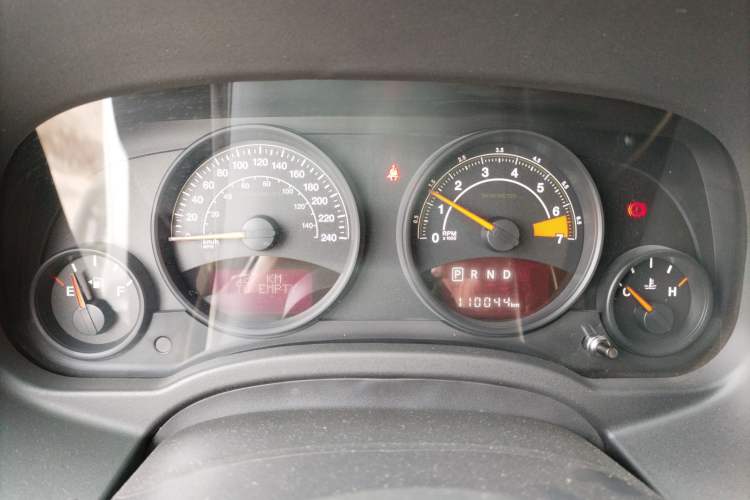 Used Jeep Compass 2015 2.0L two-wheel drive sport version Instrument Cluster