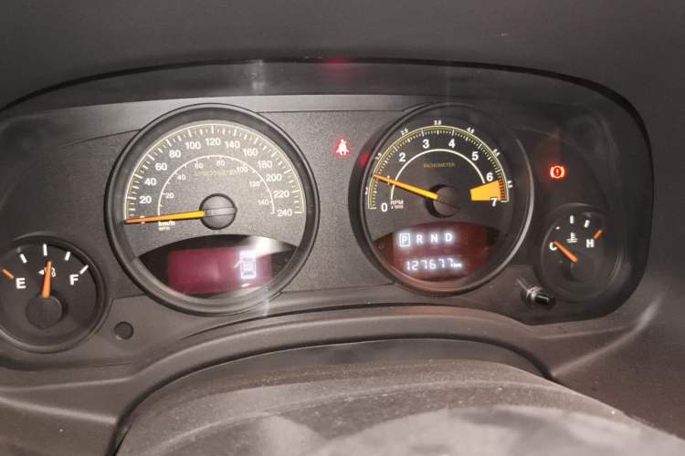 Used Jeep Compass 2015 2.0L two-wheel drive sport version Instrument Cluster