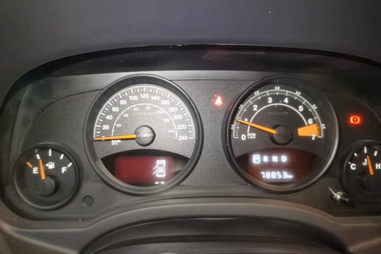 Used Jeep Compass 2015 2.0L two-wheel drive sport version Instrument Cluster