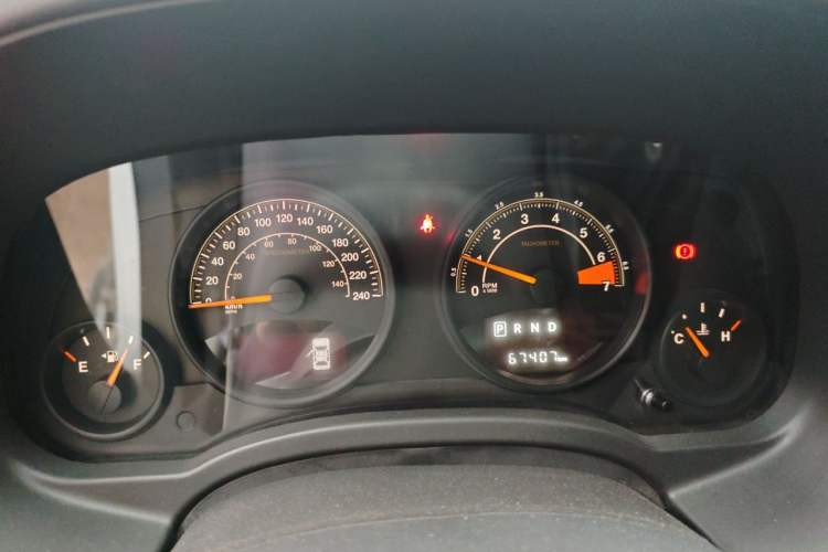 Used Jeep Compass 2015 2.0L two-wheel drive sport version Instrument Cluster