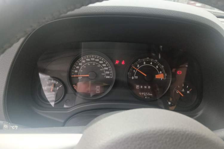 Used Jeep Compass 2015 2.0L two-wheel drive sport version Instrument Cluster