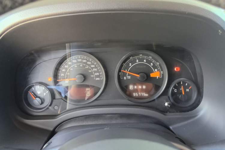 Used Jeep Compass 2015 2.0L two-wheel drive sport version Instrument Cluster