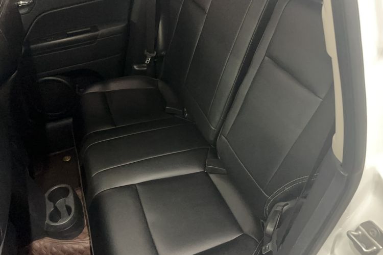 Used Jeep Compass 2015 2.0L two-wheel drive sport version Interior 1