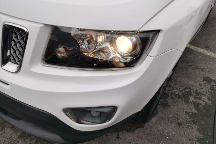 Used Jeep Compass 2015 2.0L Two-Wheel Drive Luxury Edition Left Front Headlight