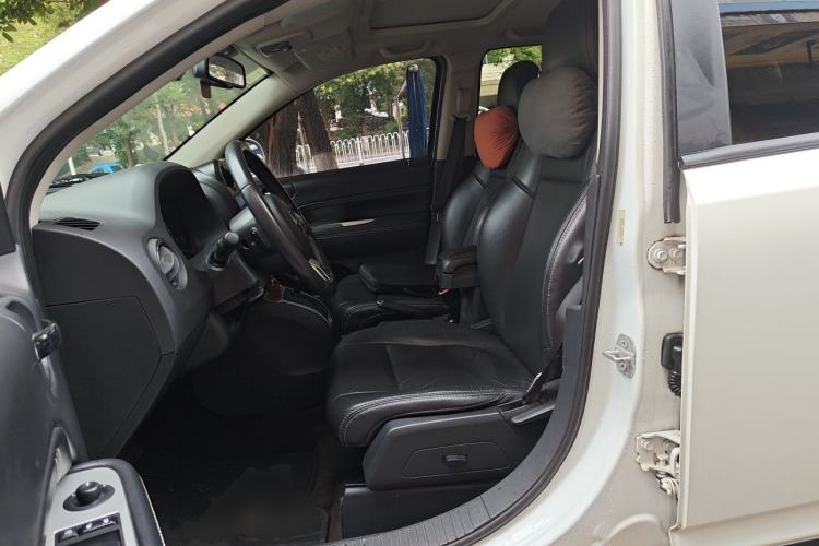 Used Jeep Compass 2015 2.0L Two-Wheel Drive Luxury Edition Left Front Seat