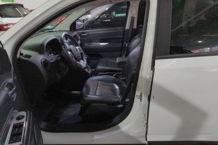 Used Jeep Compass 2015 2.0L Two-Wheel Drive Luxury Edition Left Front Seat