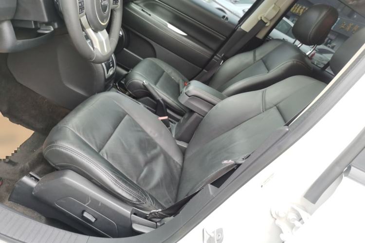 Used Jeep Compass 2015 2.0L Two-Wheel Drive Luxury Edition Left Front Seat