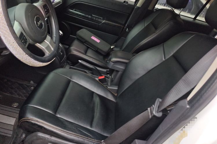 Used Jeep Compass 2015 2.0L two-wheel drive sport version Left Front Seat
