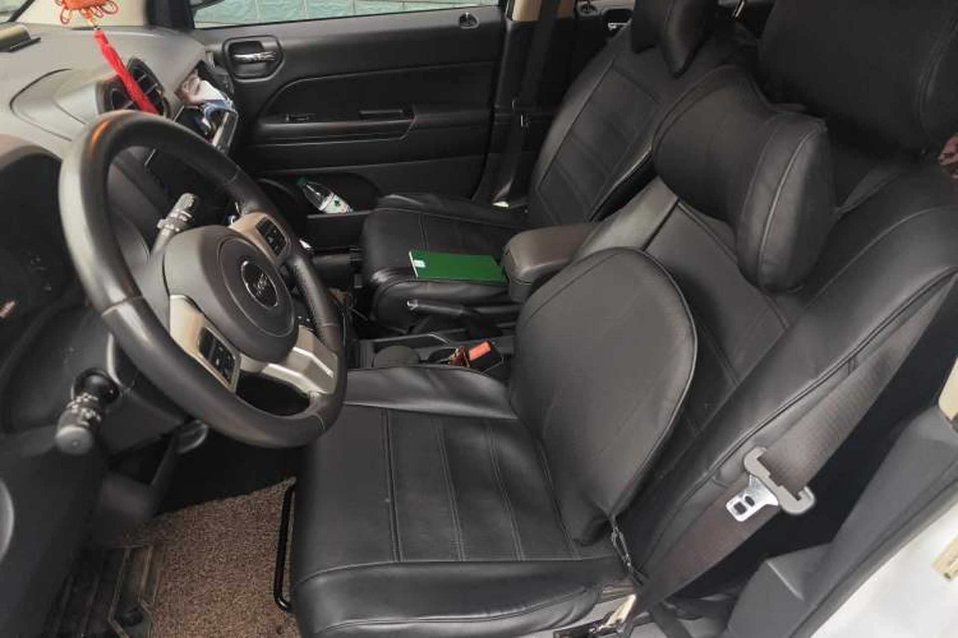 Used Jeep Compass 2015 2.0L two-wheel drive sport version Left Front Seat