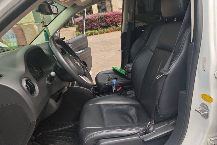 Used Jeep Compass 2015 2.0L Two-Wheel Drive Luxury Edition Left Front Seat