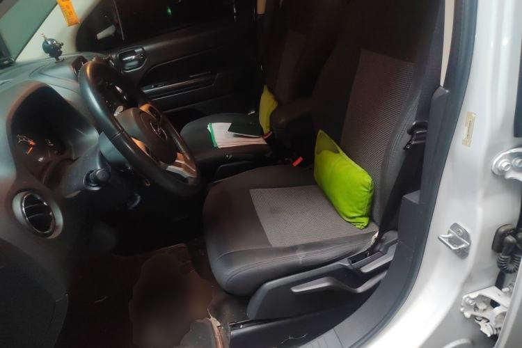 Used Jeep Compass 2015 2.0L two-wheel drive sport version Left Front Seat