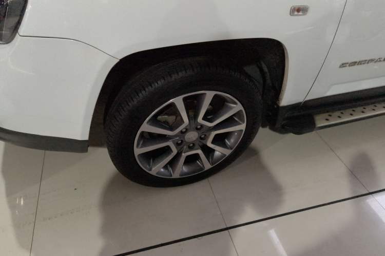 Used Jeep Compass 2015 2.0L Two-Wheel Drive Luxury Edition Left Front Wheel Hub