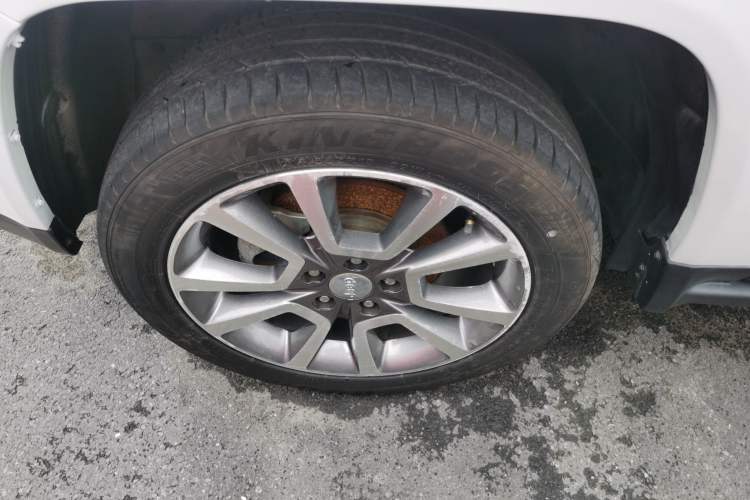 Used Jeep Compass 2015 2.0L Two-Wheel Drive Luxury Edition Left Front Wheel Hub