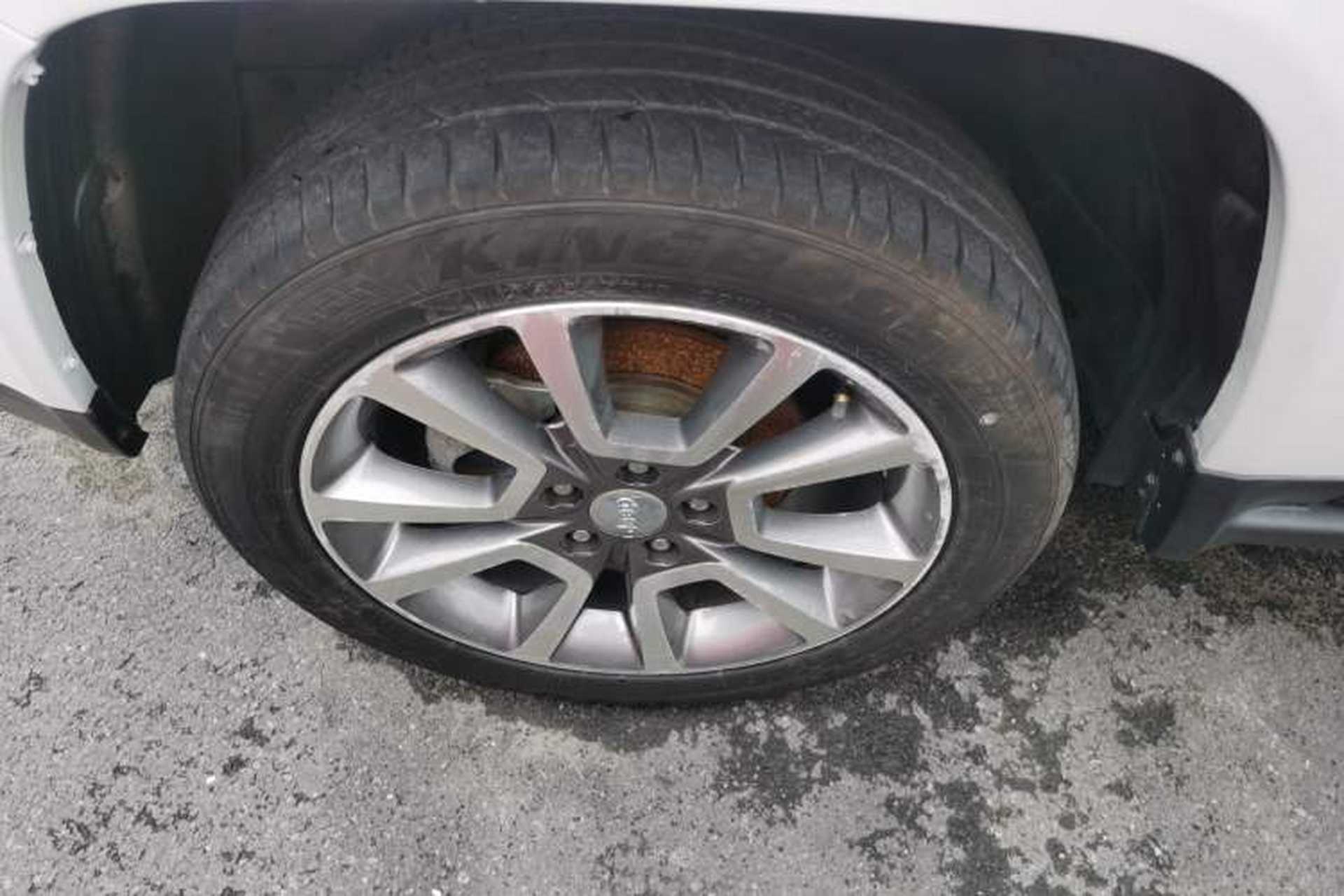 Used Jeep Compass 2015 2.0L Two-Wheel Drive Luxury Edition Left Front Wheel Hub