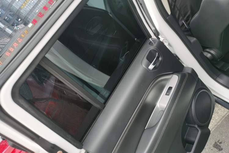 Used Jeep Compass 2015 2.0L Two-Wheel Drive Luxury Edition Left Rear Door Interior